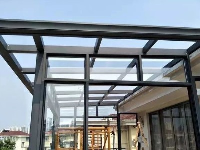 阳台上安装铝合金门窗作用_注意事项
